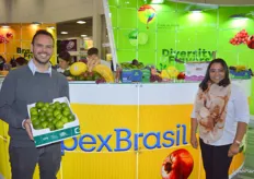 Pedro Scatena y Mirella Barbosa, de la empresa exportadora brasileña FarmFresh.
